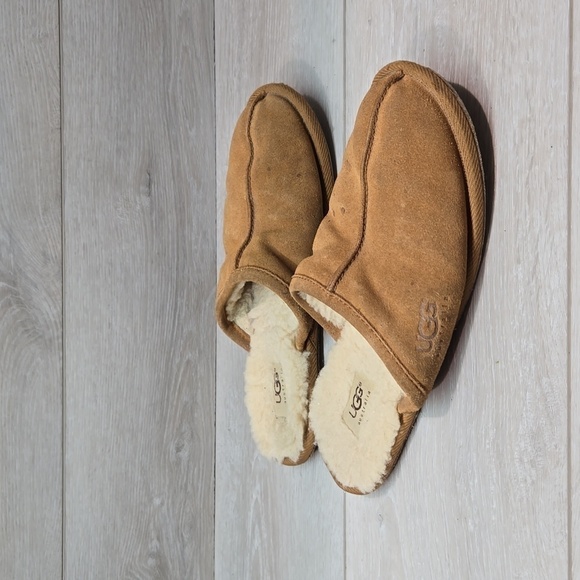 UGG Shoes - Ugg Australia Women 5352 Leather Sheepskin Slippers Slip on shoes sz 8